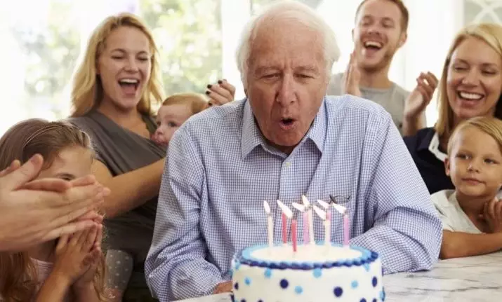 Apa yang memberi kakek selama 90 tahun? Manfaat yang berguna dan asli untuk peringatan 90 tahun 18455_19