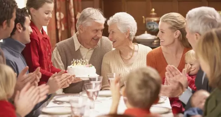 Apa yang memberi kakek selama 90 tahun? Manfaat yang berguna dan asli untuk peringatan 90 tahun 18455_20