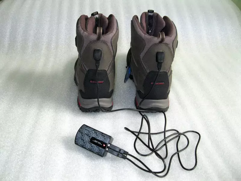 Heated Boots (19 na larawan): Mga modelo ng taglamig na may electric heating 1845_11