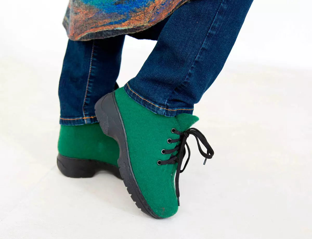 Կանաչ կոշիկներ (45 լուսանկար). Կանանց ձմեռային մոդելներ, որոնց հետ հյուսված է Նուբուկի մուգ կանաչ կոշիկները 1846_8