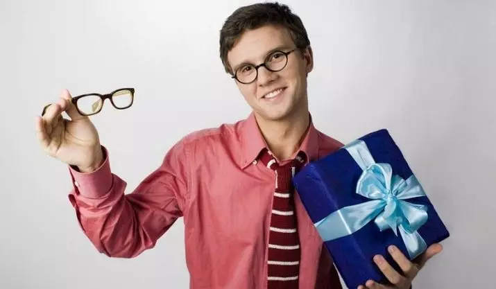 سالگرہ کے لئے ایک آدمی کو کیا دینا ہے؟ 79 تصاویر اصل تحفہ خیالات. اپنے ہاتھوں کو کیسے بنائیں؟ ایک لڑکی سے ایک نوجوان آدمی پیش کرتا ہے 18483_47