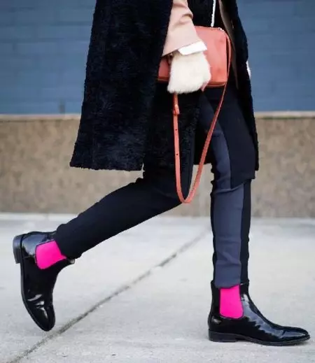 महिला gcquered बूट (64 फोटो): वार्निश ब्लू आणि गुलाबी शीतकालीन फॅशन मॉडेल 2021 1849_42
