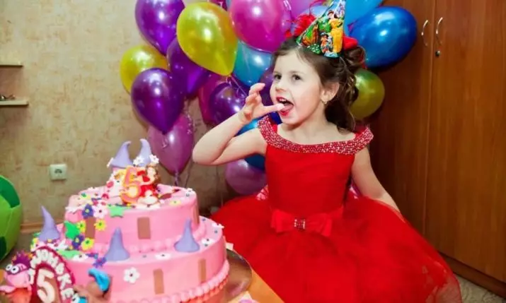 5 yıldır bir kıza ne vermeli? 36 Beş yaşındaki bir kızın doğum günü için hediyelerin fotoğraf listesi. Torunu ve iskeleti ne verebilirsin? 18548_2