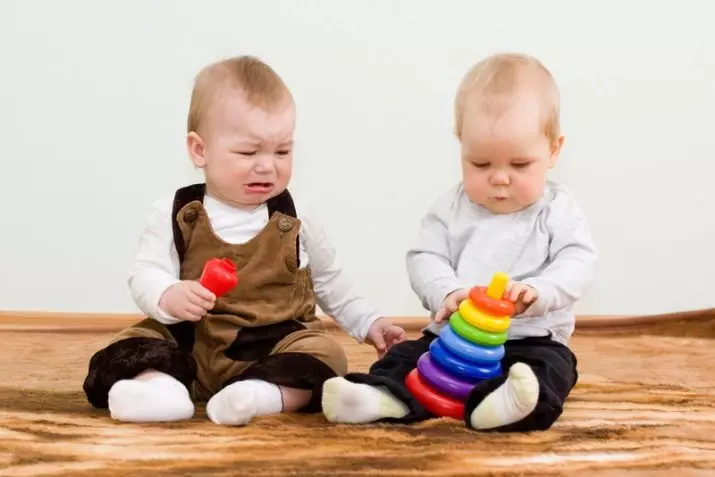 Hva skal du gi et barn i 1 år? Original Gaver Baby på et år med egne hender. Hvilke nyttige leker gir et barn til en bursdag? 18555_39