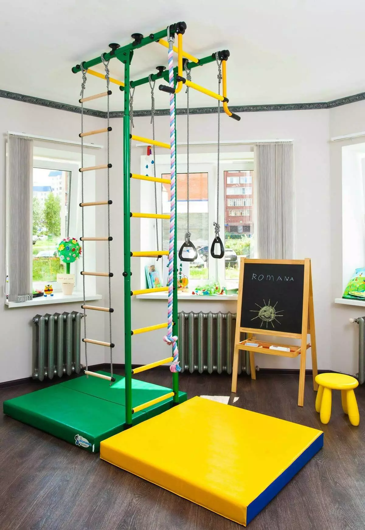 детская комната для девочки с шведской стенкой