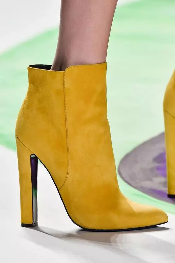 Geltonieji batai (42 nuotraukos): Kas yra moterų žiemos modeliai, BRAVO 1857_10