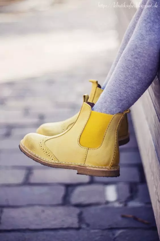 Geltonieji batai (42 nuotraukos): Kas yra moterų žiemos modeliai, BRAVO 1857_4