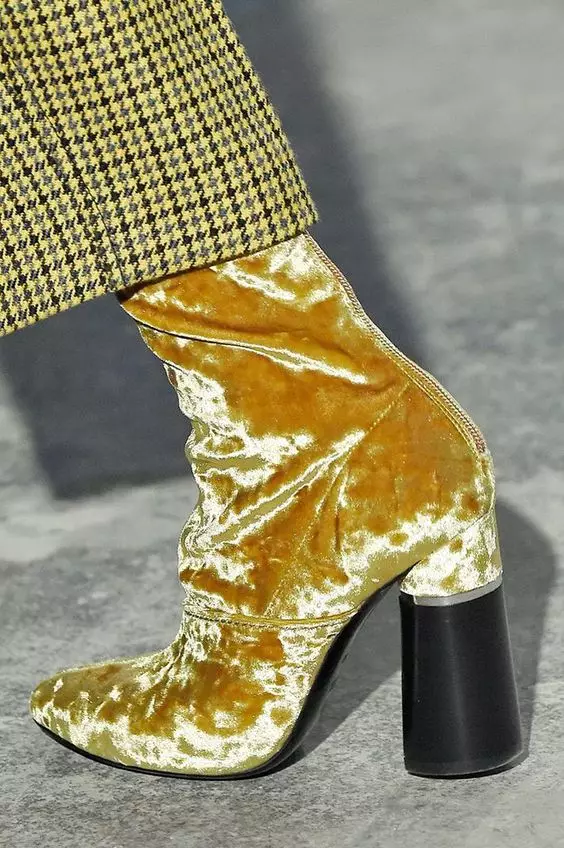 Geltonieji batai (42 nuotraukos): Kas yra moterų žiemos modeliai, BRAVO 1857_40
