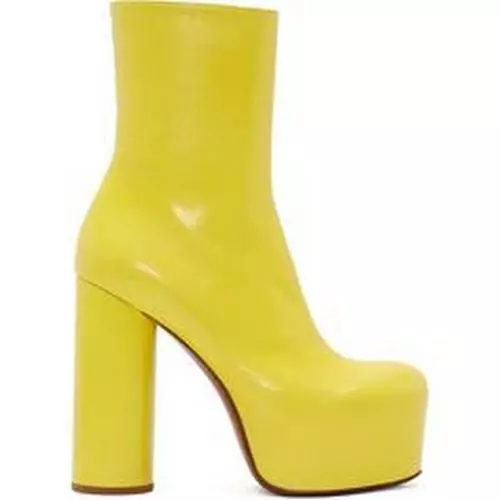 Geltonieji batai (42 nuotraukos): Kas yra moterų žiemos modeliai, BRAVO 1857_41