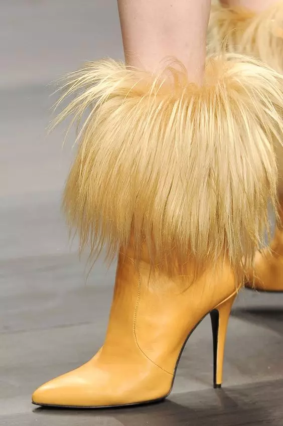 Geltonieji batai (42 nuotraukos): Kas yra moterų žiemos modeliai, BRAVO 1857_42