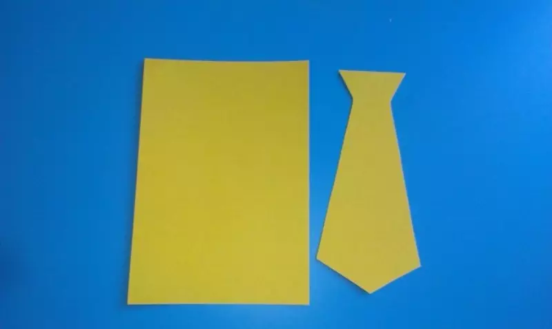 ხელოსნობის ჰალსტუხი 23 თებერვალს: მისალოცი ბარათი თქვენი ხელებით, როგორ უნდა გააკეთოთ ქაღალდი ან მუყაოს საჩუქარი მამა 18580_13