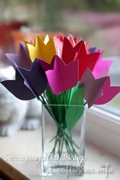 Artesanato de papel em 8 de março: Como fazer as mãos de papel colorido e corrugado, artesanato leve para mamãe de guardanapos de papel, tulipas e outros artesanatos 18613_57