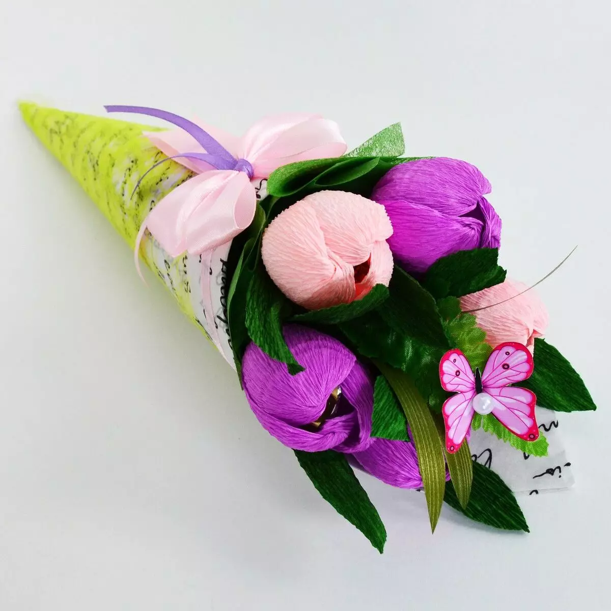 Bouquets na Sweets a ranar 8 ga Maris (66 hotuna): Mini mai dadi) Ku yi wa kanku da kanka, Kyauta Baƙon abu ga Malami da Mama, sauran sigogi na bouquets 18614_25
