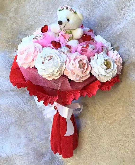 Ramos de doces o 8 de marzo (66 fotos): Sweet Mini Bouquets faino vostede mesmo, doces agasallos pouco comúns para o profesor e nai, outras versións de bouquets 18614_59
