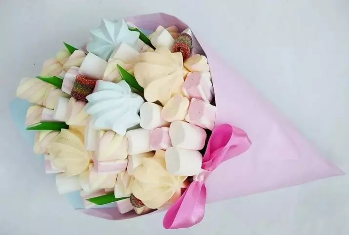 Bouquets of Sweets l'8 marzo (66 foto): Sweet Mini Bouquets fai da te, regali insoliti di caramelle all'insegnante e mamma, altre versioni di bouquet 18614_63