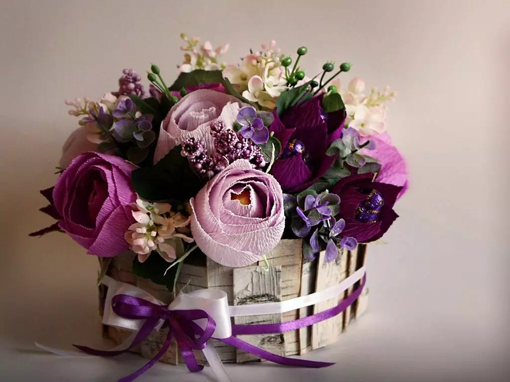 3 월 8 일 (66 장의 사진)에 과자의 꽃다발 : 달콤한 미니 꽃다발, 당신 ​​자신, 선생님과 엄마에게 사탕 특별한 선물, 다른 버전의 꽃다발 버전 18614_9