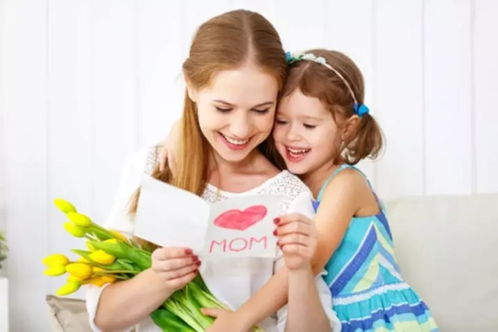 Ką duoti mamai kovo 8 d? Idėjos dėl geros dukros dovanos. Kokios gėlės pristatyti mamos draugą? 18615_2