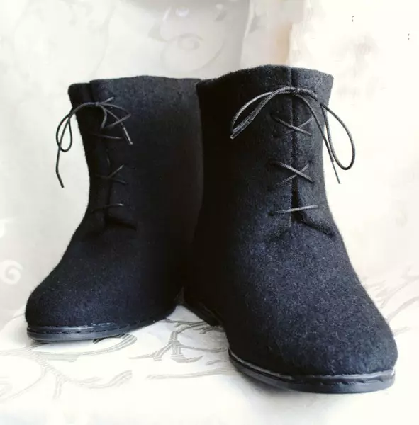 Plstěné boty (27 fotek): Módní dámské modely z cítil se na podráždě společnosti Zimushka 1861_23