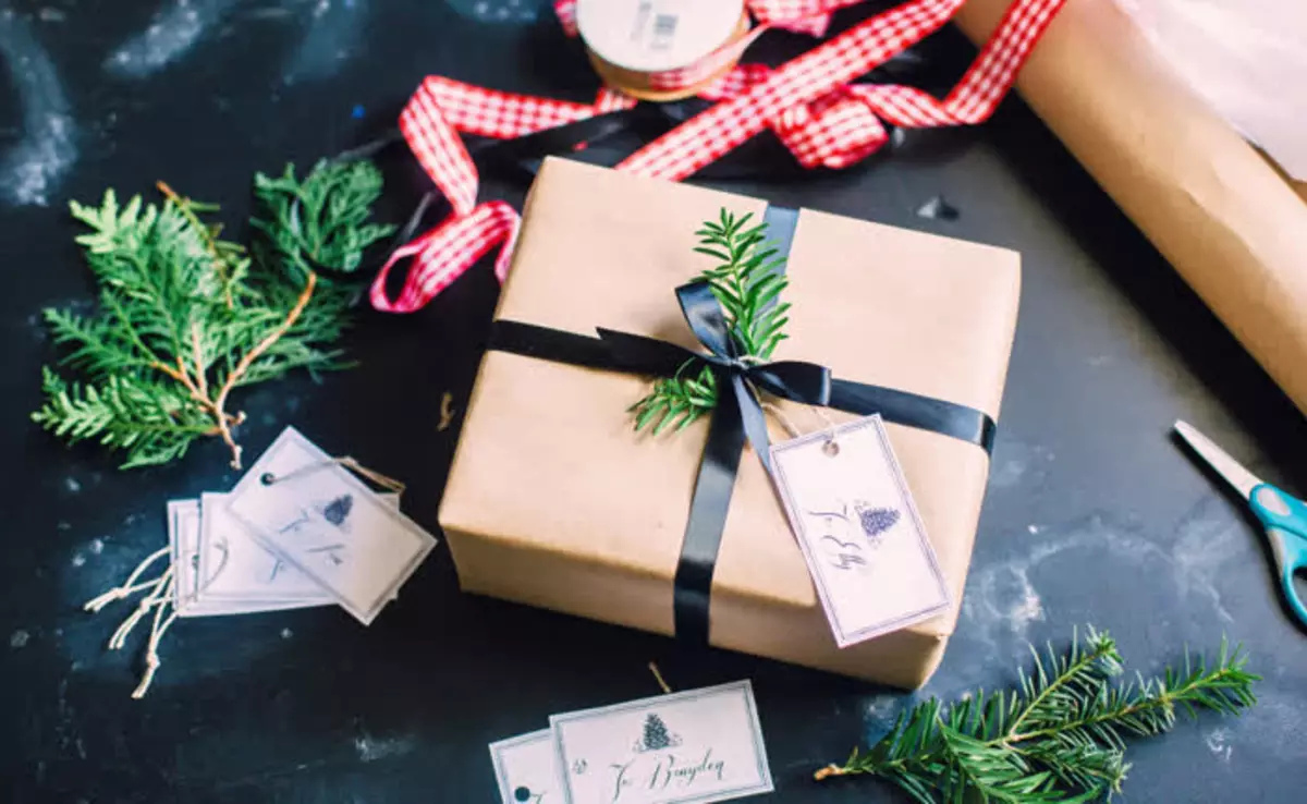 Ինչ տալ ծնողներին Սուրբ Ծննդյան տոնի համար: Սուրբ Ծննդյան նվերների գաղափարներ Mom and Had. Ինչպես նվեր պատրաստել ծնողներին Սուրբ Ծննդյան տոնի համար: 18640_12