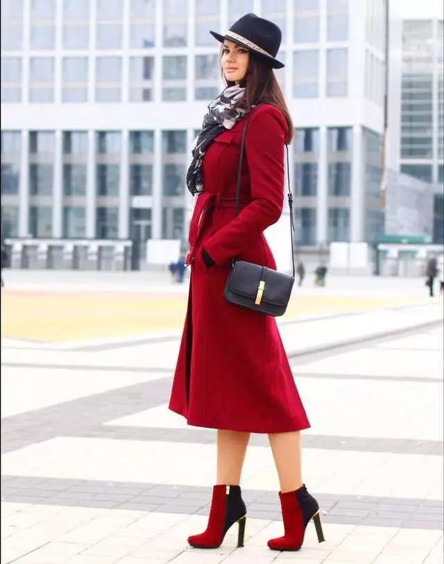 Kasut Merah (39 foto): Apa yang perlu memakai lakuer musim sejuk wanita dan model kulit merah 1864_23