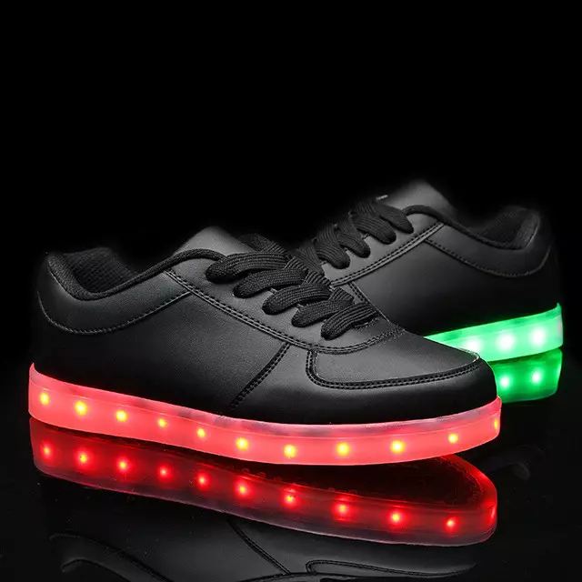 Sepatu Bot Glowing (27 Foto): Model Light dengan diterangi untuk anak-anak, sepatu 1865_14