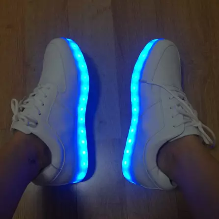 Sepatu Bot Glowing (27 Foto): Model Light dengan diterangi untuk anak-anak, sepatu 1865_15