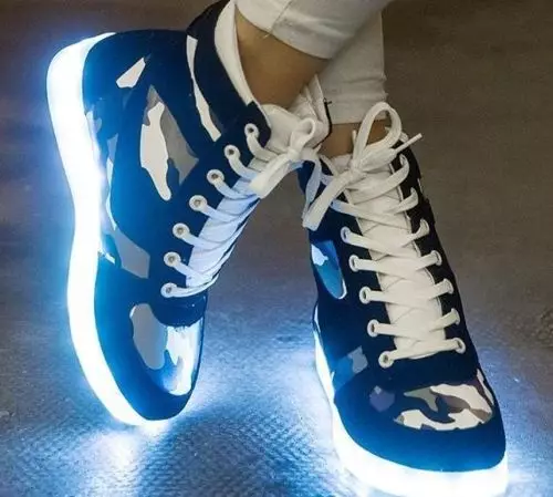 Sepatu Bot Glowing (27 Foto): Model Light dengan diterangi untuk anak-anak, sepatu 1865_18