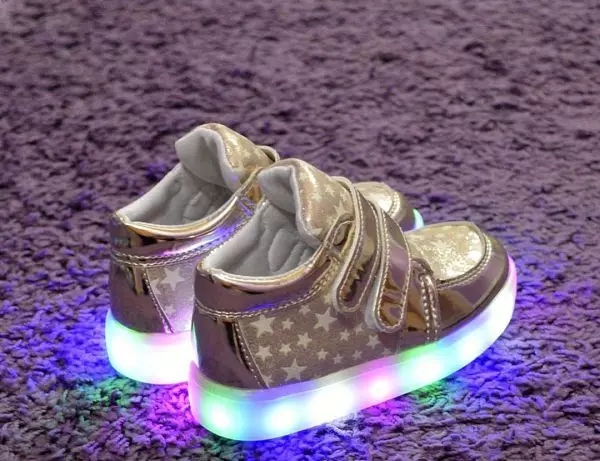 Zářící boty (27 fotek): Světelné modely s osvětlené pro děti, boty 1865_5
