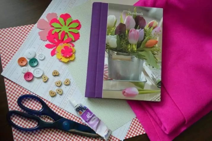 Como facer unha nai de agasallo de papel? Tarxetas postais e oficios para o aniversario coas túas propias mans, aplicacións e origami a partir de papel coloreado 18669_22