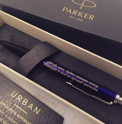 Rokturis kā dāvanu cilvēks: kā izvēlēties labu Parker strūklaka ar gravējumu? Cienījamie lodīšu pildspalvas kā dāvana vīrietim 18693_12