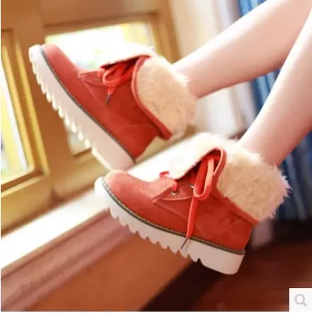 Rdečelaske škornje (58 fotografij): Kaj so ženske zimske modele s krznom, modnimi trendi 2021 1869_46