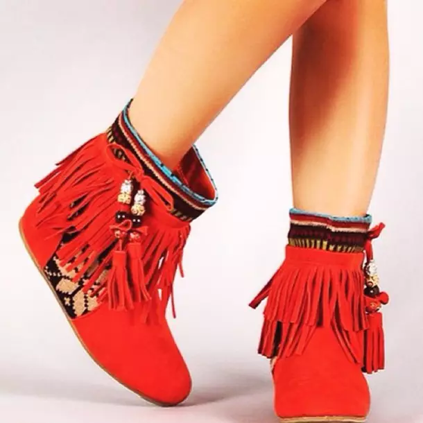 Redhead Boots (58 fotos): Cales son os modelos de inverno das mulleres con peles, tendencias de moda 2021 1869_48