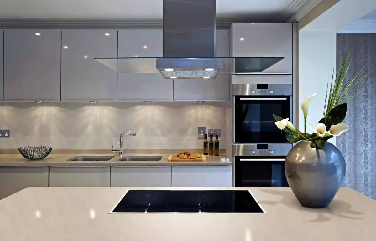 キッチンデザイン（179写真）：アパートメントの美しいキッチンインテリアのアイデア、シンプルなキッチンデザインオプション。登録のおもしろくてスタイリッシュな登録をする方法ファッショナブルなデザインソリューション 186_120
