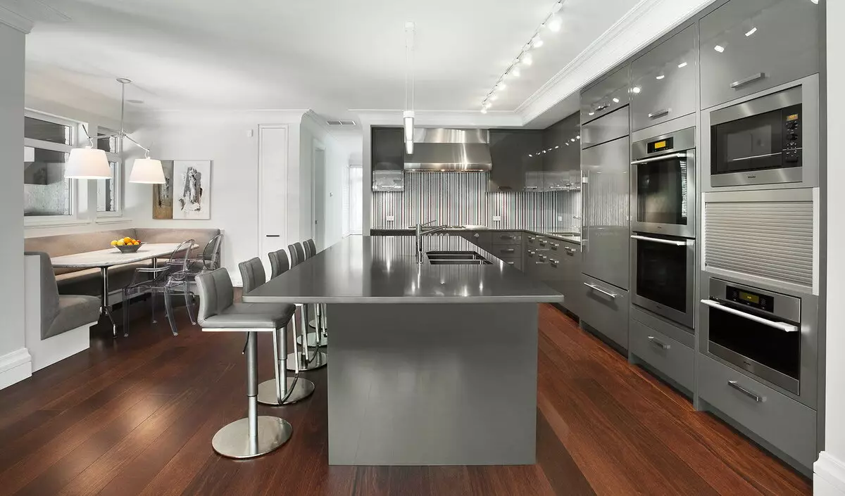 Virtuvės dizainas (179 nuotraukos): gražios virtuvės interjero idėjos bute, paprasti virtuvės dizaino parinktys. Kaip padaryti registraciją įdomu ir stilingu? Madingi dizaino sprendimai 186_16