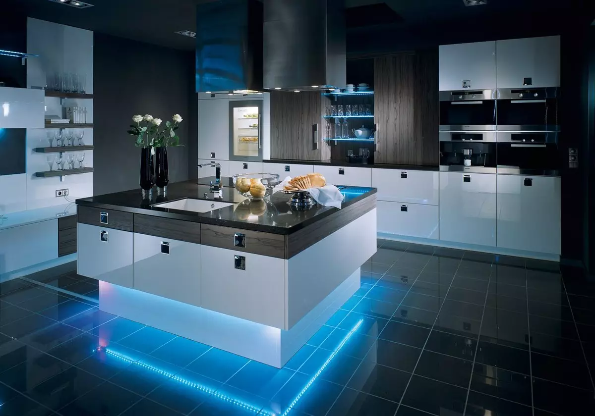 Virtuvės dizainas (179 nuotraukos): gražios virtuvės interjero idėjos bute, paprasti virtuvės dizaino parinktys. Kaip padaryti registraciją įdomu ir stilingu? Madingi dizaino sprendimai 186_163