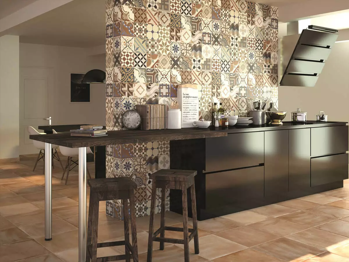 Virtuvės dizainas (179 nuotraukos): gražios virtuvės interjero idėjos bute, paprasti virtuvės dizaino parinktys. Kaip padaryti registraciją įdomu ir stilingu? Madingi dizaino sprendimai 186_24