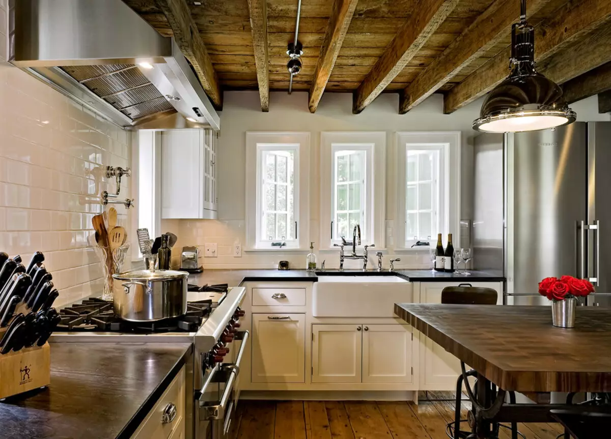 Virtuvės dizainas (179 nuotraukos): gražios virtuvės interjero idėjos bute, paprasti virtuvės dizaino parinktys. Kaip padaryti registraciją įdomu ir stilingu? Madingi dizaino sprendimai 186_27