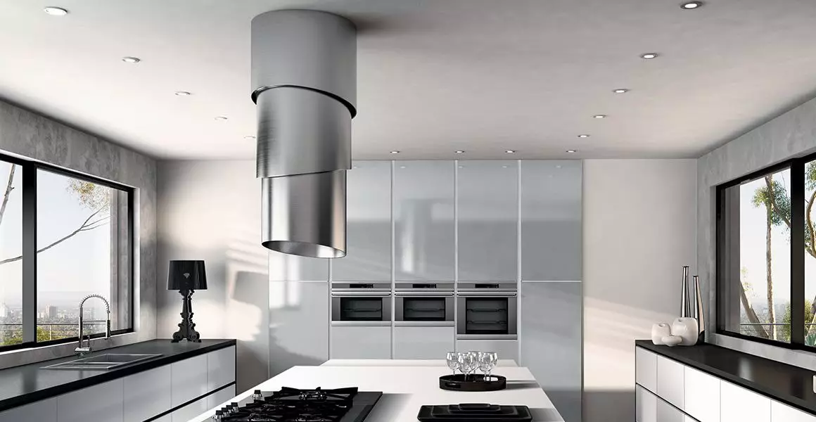 Virtuvės dizainas (179 nuotraukos): gražios virtuvės interjero idėjos bute, paprasti virtuvės dizaino parinktys. Kaip padaryti registraciją įdomu ir stilingu? Madingi dizaino sprendimai 186_38
