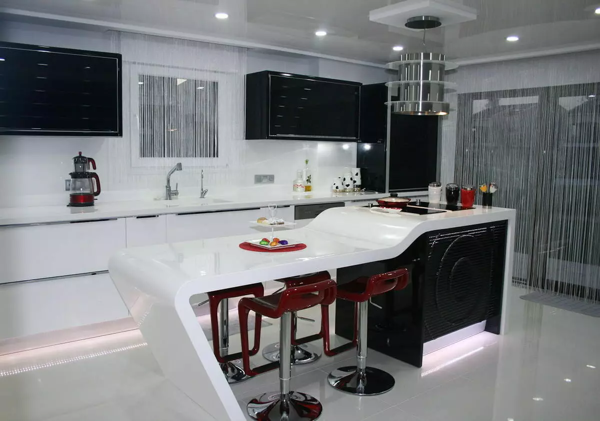 Virtuvės dizainas (179 nuotraukos): gražios virtuvės interjero idėjos bute, paprasti virtuvės dizaino parinktys. Kaip padaryti registraciją įdomu ir stilingu? Madingi dizaino sprendimai 186_50