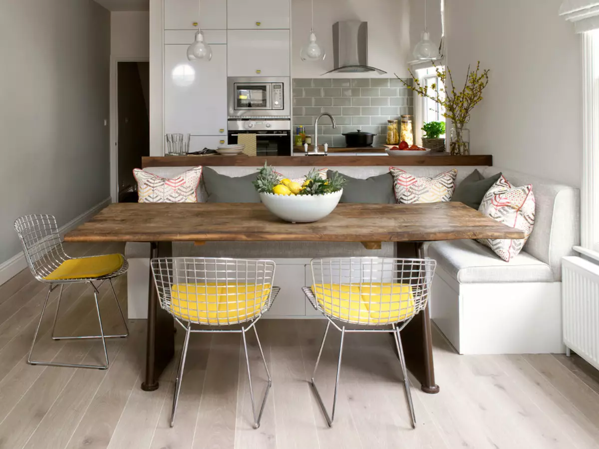 Virtuvės dizainas (179 nuotraukos): gražios virtuvės interjero idėjos bute, paprasti virtuvės dizaino parinktys. Kaip padaryti registraciją įdomu ir stilingu? Madingi dizaino sprendimai 186_54
