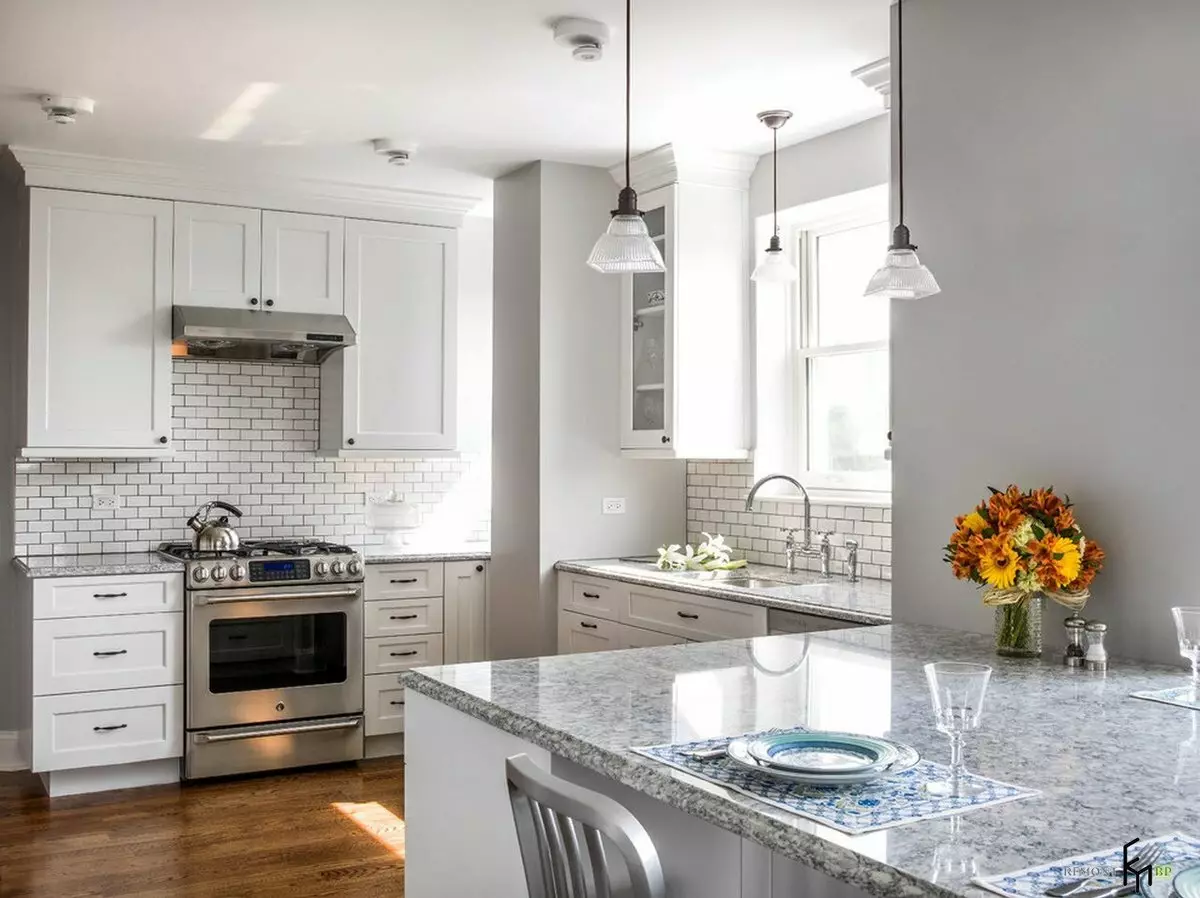キッチンデザイン（179写真）：アパートメントの美しいキッチンインテリアのアイデア、シンプルなキッチンデザインオプション。登録のおもしろくてスタイリッシュな登録をする方法ファッショナブルなデザインソリューション 186_60
