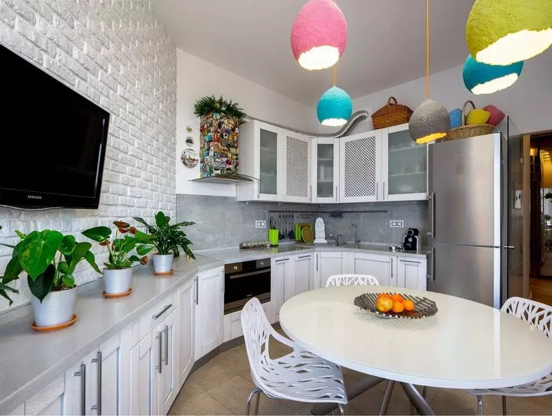 Virtuvės dizainas (179 nuotraukos): gražios virtuvės interjero idėjos bute, paprasti virtuvės dizaino parinktys. Kaip padaryti registraciją įdomu ir stilingu? Madingi dizaino sprendimai 186_65