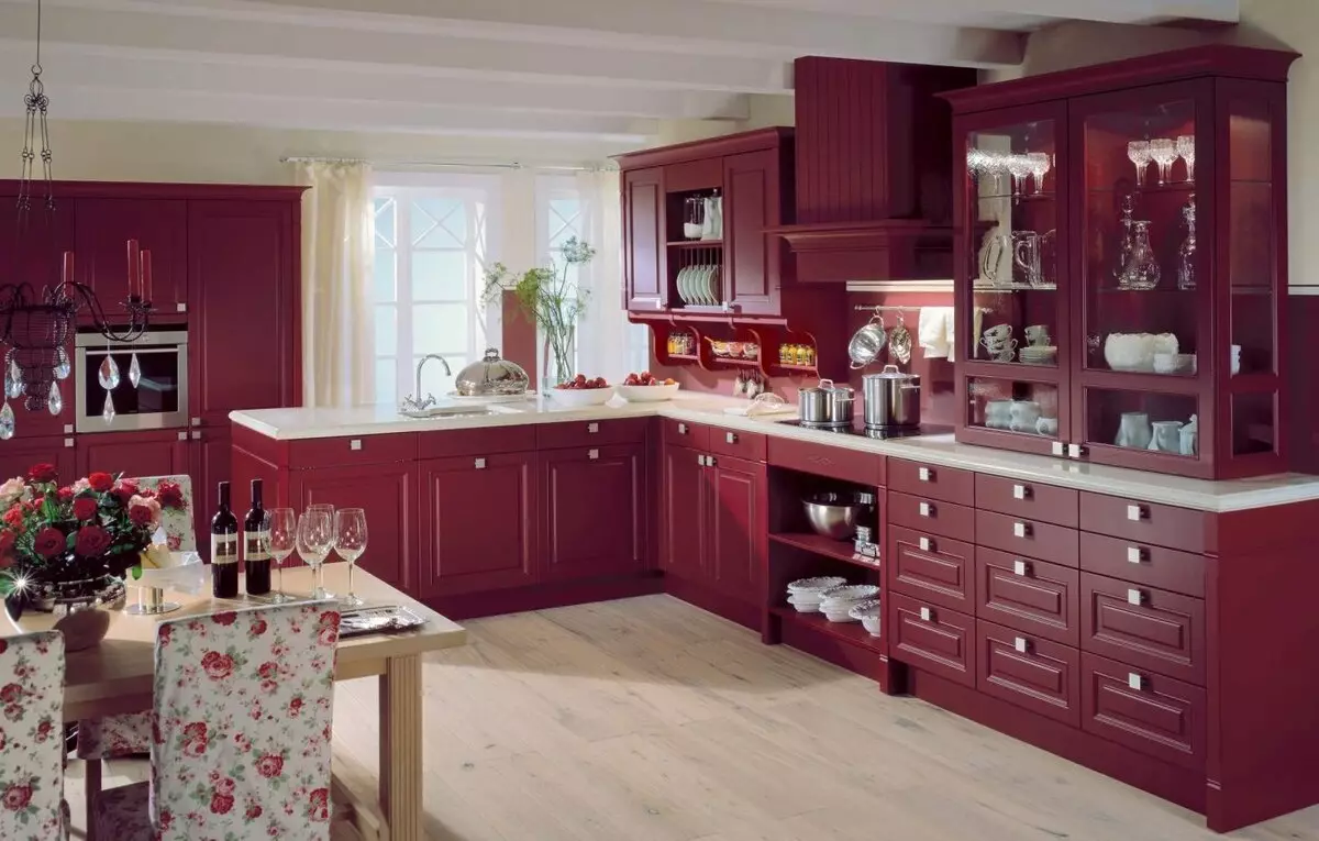Virtuvės dizainas (179 nuotraukos): gražios virtuvės interjero idėjos bute, paprasti virtuvės dizaino parinktys. Kaip padaryti registraciją įdomu ir stilingu? Madingi dizaino sprendimai 186_70