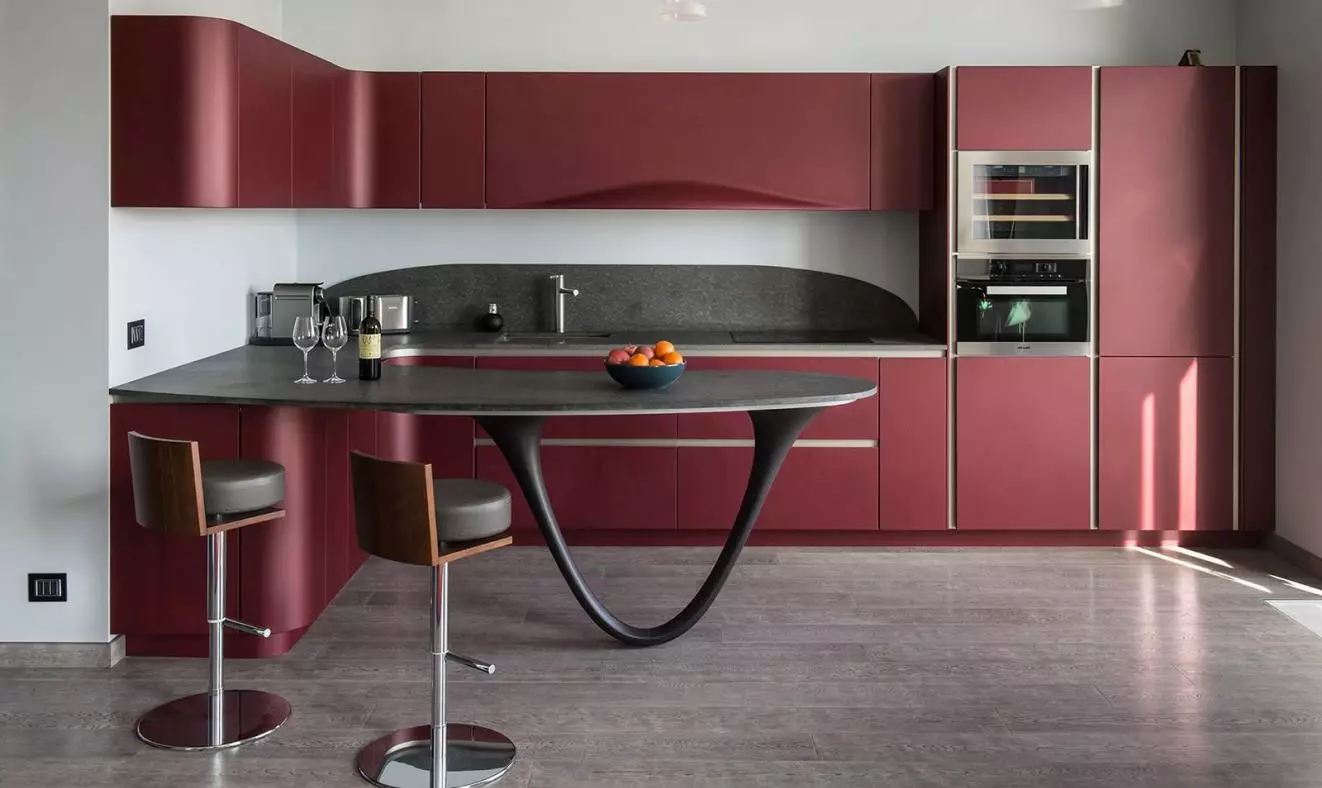 Virtuvės dizainas (179 nuotraukos): gražios virtuvės interjero idėjos bute, paprasti virtuvės dizaino parinktys. Kaip padaryti registraciją įdomu ir stilingu? Madingi dizaino sprendimai 186_73