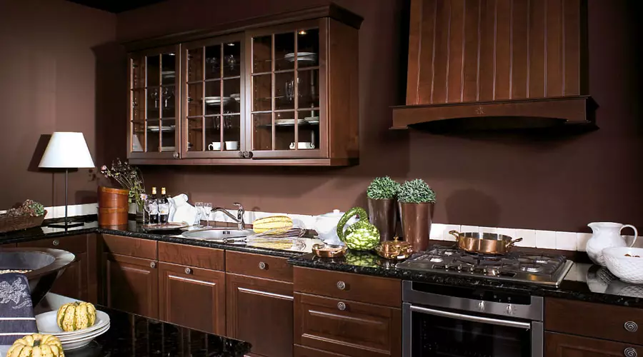 Virtuvės dizainas (179 nuotraukos): gražios virtuvės interjero idėjos bute, paprasti virtuvės dizaino parinktys. Kaip padaryti registraciją įdomu ir stilingu? Madingi dizaino sprendimai 186_77