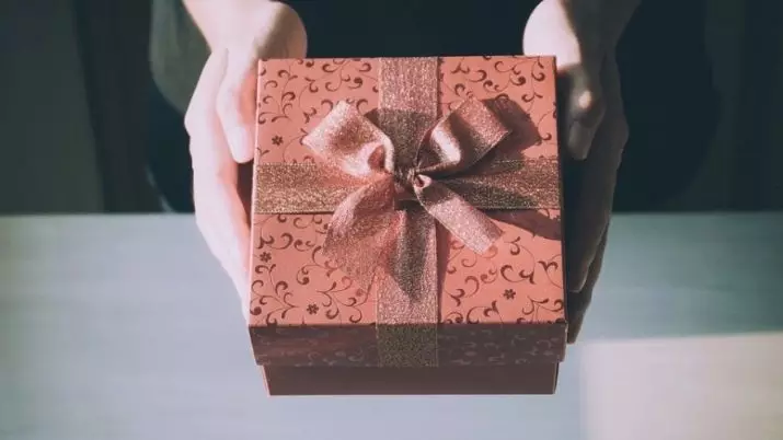 Gift într-o cutie pentru un bărbat: Alegeți cutii de cadouri masculi, idei neobișnuite 18702_2