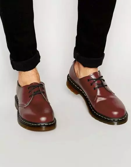 Martins (115 nuotraukos): prekės ženklo avalynė dr. Martins, mados moterų ir vyrų batai, žiemos modeliai, raudona, su tuo, ką dėvėti 1873_37