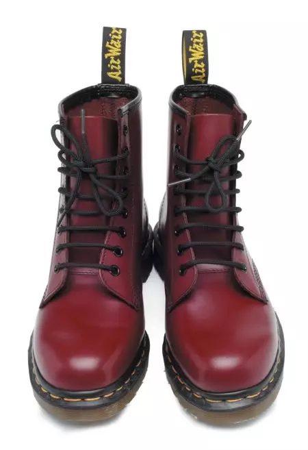 Martins (115 nuotraukos): prekės ženklo avalynė dr. Martins, mados moterų ir vyrų batai, žiemos modeliai, raudona, su tuo, ką dėvėti 1873_87