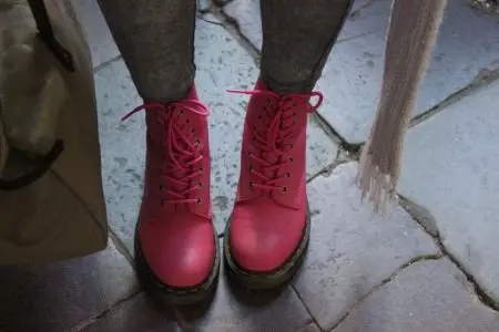 Martins (115 foto): këpucë markë Dr Martins, këpucë të grave dhe burrave në modë, modele të dimrit, të kuqe, me çfarë të veshin 1873_90