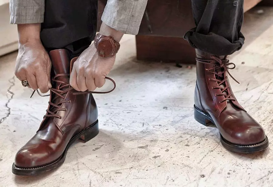Бөдрәләр (74 фото): Кышкы хатын-кызлар ботинкалары җылытылган һәм җиңел, хром һәм йфера 1876_16